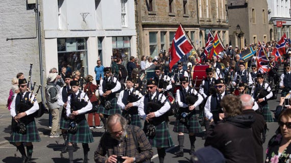 kirkwall pipe band - norwegian constitution - 17th may